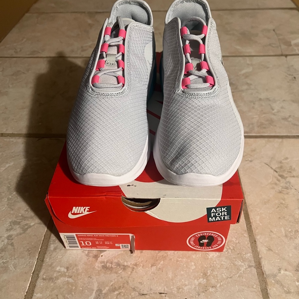 Womens Nike Air Max Motion 2! Never worn!